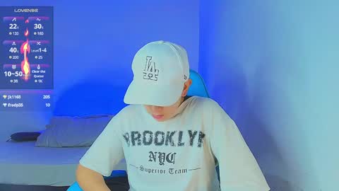 Snapshot of arontroy_wi chatting on January 13, 12:09 am noah and ivy online show from January 13, 12:09 am