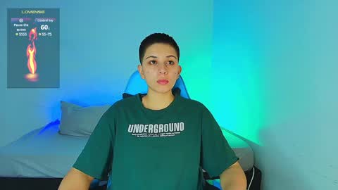 Snapshot of arontroy_wi chatting on January 17, 11:17 am noah and ivy online show from January 17, 11:17 am