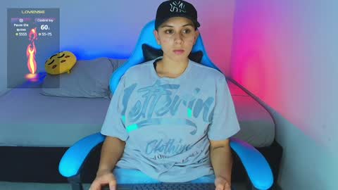 Snapshot of arontroy_wi chatting on January 19, 11:00 pm noah and ivy online show from January 19, 11:00 pm