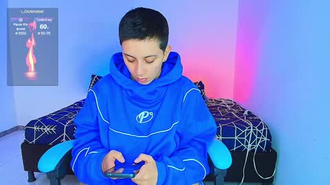 Snapshot of arontroy_wi chatting on January 26, 6:06 pm noah and ivy online show from January 26, 6:06 pm