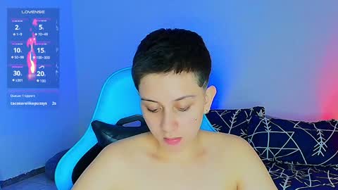 Snapshot of arontroy_wi chatting on February 4, 11:49 pm noah and ivy online show from February 4, 11:49 pm