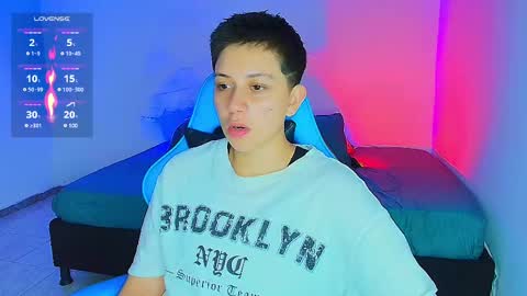 Snapshot of arontroy_wi chatting on February 13, 12:21 pm noah and ivy online show from February 13, 12:21 pm