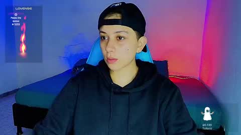 Snapshot of arontroy_wi chatting on February 14, 12:36 pm noah and ivy online show from February 14, 12:36 pm