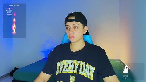 Snapshot of arontroy_wi chatting on February 15, 12:22 pm noah and ivy online show from February 15, 12:22 pm