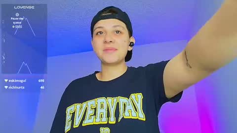 Snapshot of arontroy_wi chatting on February 15, 3:28 pm noah and ivy online show from February 15, 3:28 pm