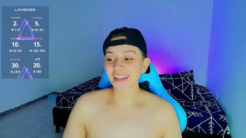 Snapshot of arontroy_wi chatting on February 25, 10:26 am noah and ivy online show from February 25, 10:26 am