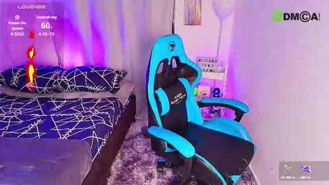 Snapshot of arontroy_wi chatting on September 13, 10:37 am noah and ivy online show from September 13, 10:37 am