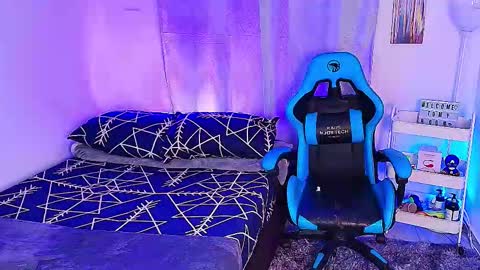 Snapshot of arontroy_wi chatting on September 15, 10:37 am noah and ivy online show from September 15, 10:37 am