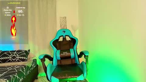 Snapshot of arontroy_wi chatting on September 17, 10:39 am noah and ivy online show from September 17, 10:39 am