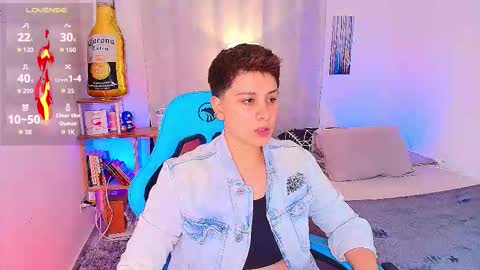 Snapshot of arontroy_wi chatting on September 24, 3:10 am noah and ivy online show from September 24, 3:10 am