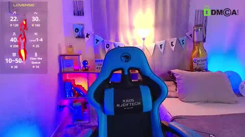 Snapshot of arontroy_wi chatting on September 25, 10:57 pm noah and ivy online show from September 25, 10:57 pm