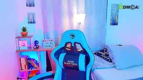 Snapshot of arontroy_wi chatting on October 9, 12:03 pm noah and ivy online show from October 9, 12:03 pm