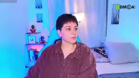 Snapshot of arontroy_wi chatting on October 11, 4:12 am noah and ivy online show from October 11, 4:12 am