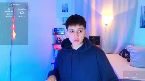 Snapshot of arontroy_wi chatting on October 17, 10:40 am noah and ivy online show from October 17, 10:40 am