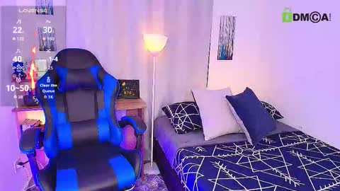 Snapshot of arontroy_wi chatting on November 3, 10:38 am noah and ivy online show from November 3, 10:38 am