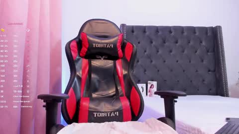 Snapshot of aronvillegas chatting on December 12, 6:31 pm online show from December 12, 6:31 pm