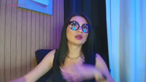    online show from November 4, 7:02 pm