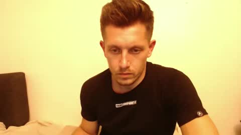 Snapshot of arromwilliam90 chatting on December 7, 11:23 pm arromwilliam90 online show from December 7, 11:23 pm