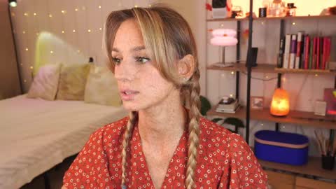 Snapshot of artease chatting on December 8, 9:57 am Arti Next Streams - online show from December 8, 9:57 am