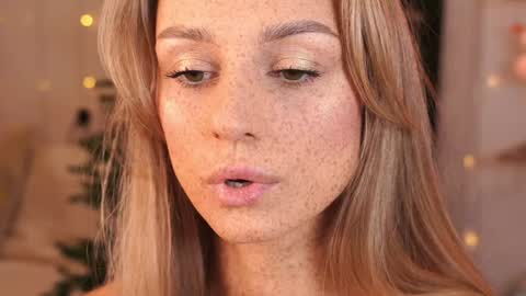 Snapshot of artease chatting on December 22, 11:00 am Arti Next Streams - online show from December 22, 11:00 am