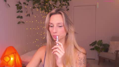 Snapshot of artease chatting on November 8, 9:42 am Arti Next Streams - online show from November 8, 9:42 am