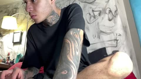 Snapshot of arteemiis chatting on December 22, 2:17 am online show from December 22, 2:17 am