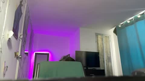 Snapshot of arteemiis chatting on December 23, 8:14 pm online show from December 23, 8:14 pm