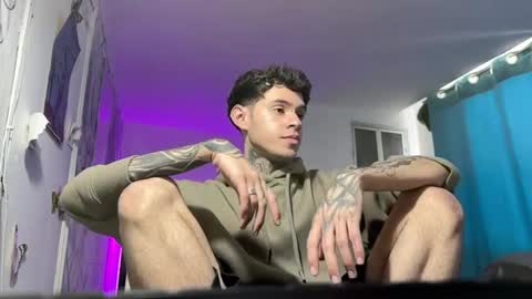 Snapshot of arteemiis chatting on December 24, 10:55 am online show from December 24, 10:55 am