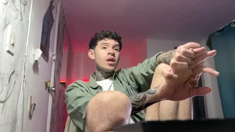 Snapshot of arteemiis chatting on December 27, 12:39 am online show from December 27, 12:39 am