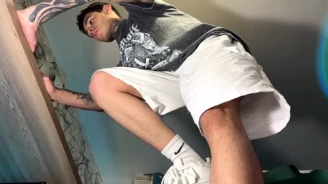 Snapshot of arteemiis chatting on January 2, 10:37 am online show from January 2, 10:37 am