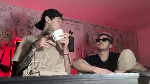 Snapshot of arteemiis chatting on February 6, 7:02 am online show from February 6, 7:02 am