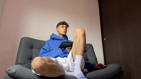 Snapshot of arteemiis chatting on March 4, 7:11 pm online show from March 4, 7:11 pm