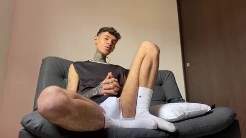 Snapshot of arteemiis chatting on March 6, 2:08 pm online show from March 6, 2:08 pm