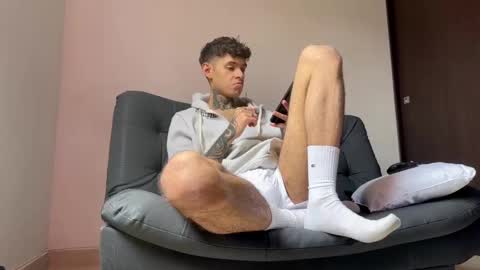 Snapshot of arteemiis chatting on March 6, 8:16 pm online show from March 6, 8:16 pm