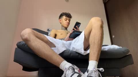 Snapshot of arteemiis chatting on March 10, 9:51 pm online show from March 10, 9:51 pm