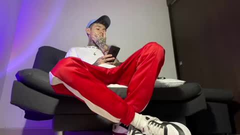 Snapshot of arteemiis chatting on March 12, 12:10 am online show from March 12, 12:10 am