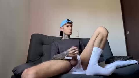 Snapshot of arteemiis chatting on September 13, 1:22 pm online show from September 13, 1:22 pm