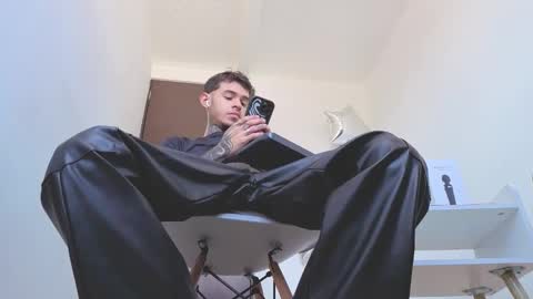 Snapshot of arteemiis chatting on September 20, 10:22 pm online show from September 20, 10:22 pm