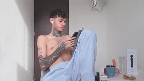 Snapshot of arteemiis chatting on September 21, 10:28 am online show from September 21, 10:28 am