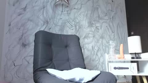 Snapshot of arteemiis chatting on September 30, 12:21 pm online show from September 30, 12:21 pm