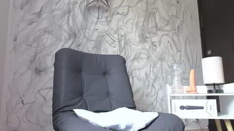 Snapshot of arteemiis chatting on October 3, 11:18 am online show from October 3, 11:18 am