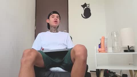 Snapshot of arteemiis chatting on November 6, 11:00 am online show from November 6, 11:00 am