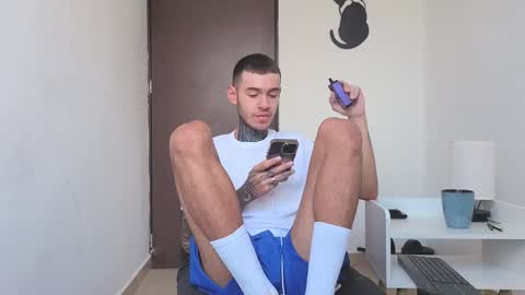 Snapshot of arteemiis chatting on November 28, 12:52 pm online show from November 28, 12:52 pm