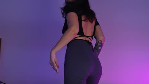 Snapshot of artegirlx chatting on November 23, 11:54 am Maya online show from November 23, 11:54 am