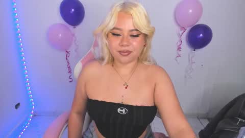 Snapshot of arthemiss033 chatting on September 25, 1:53 am Val online show from September 25, 1:53 am