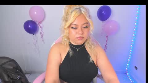 Snapshot of arthemiss033 chatting on October 1, 7:42 pm Val online show from October 1, 7:42 pm