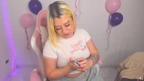 Snapshot of arthemiss033 chatting on November 24, 1:16 am Val online show from November 24, 1:16 am