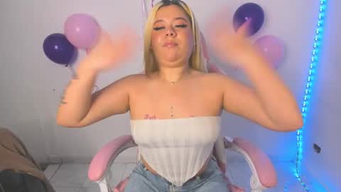 Snapshot of arthemiss033 chatting on November 30, 1:09 am Val online show from November 30, 1:09 am