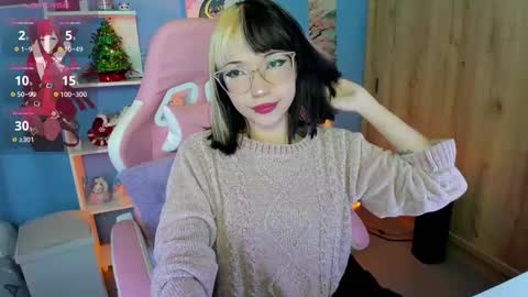 Snapshot of artic_love chatting on February 22, 6:28 am Lenna online show from February 22, 6:28 am