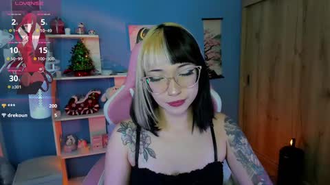 Snapshot of artic_love chatting on February 27, 8:50 am Lenna online show from February 27, 8:50 am